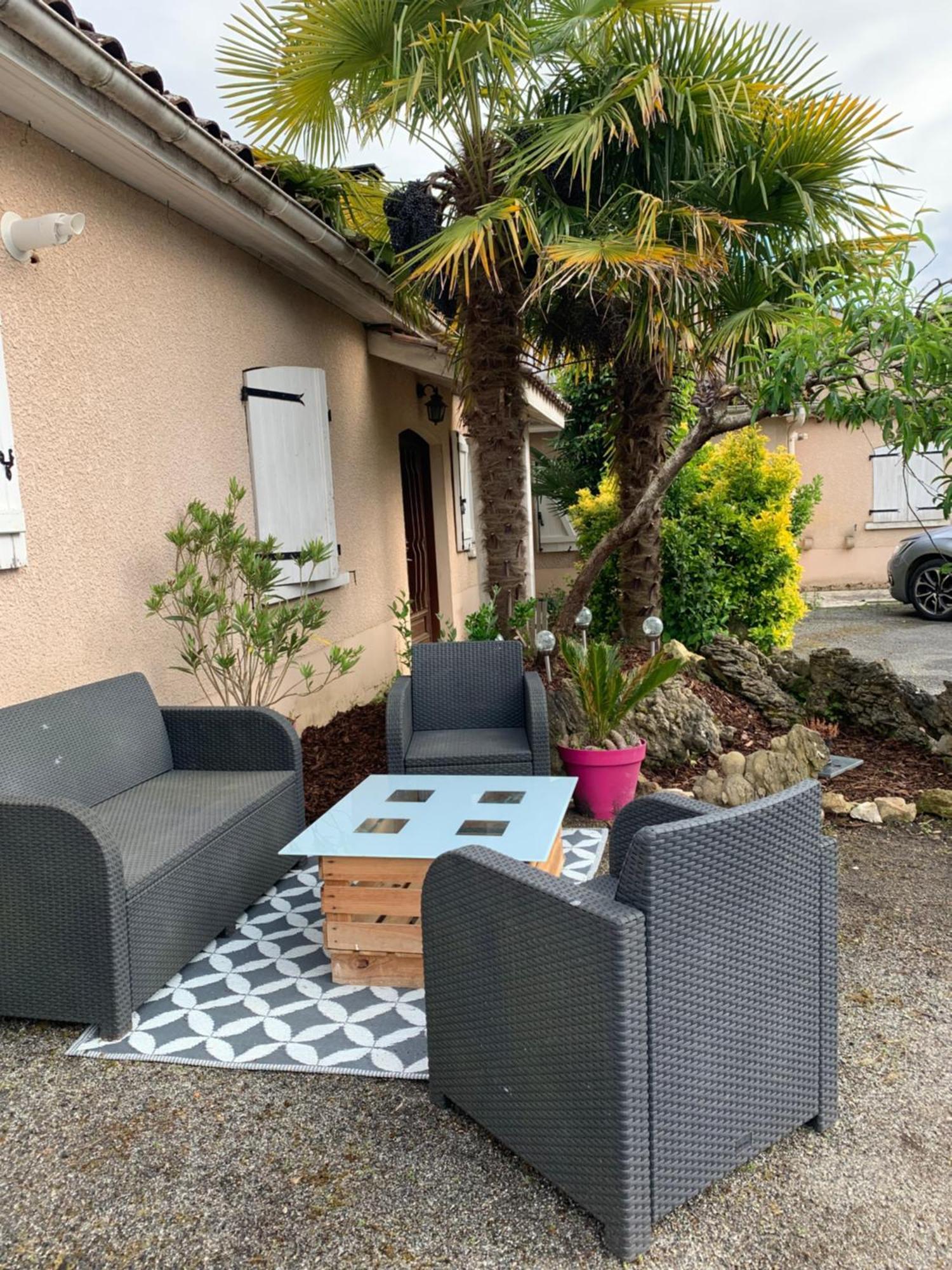 Petite Maison Dans Un Village Du Gers Sabazan Exterior foto